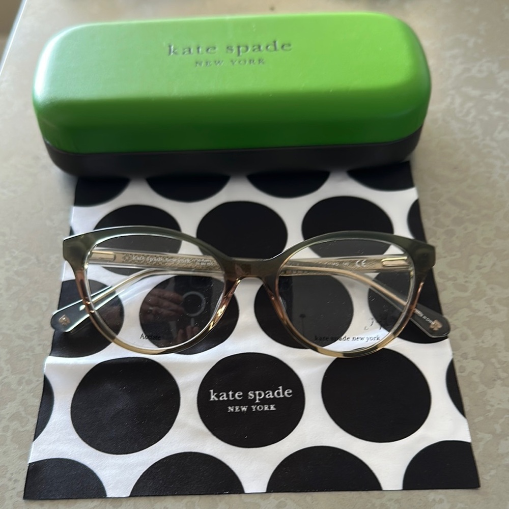 Kate Spade Irene Glass with Green Case